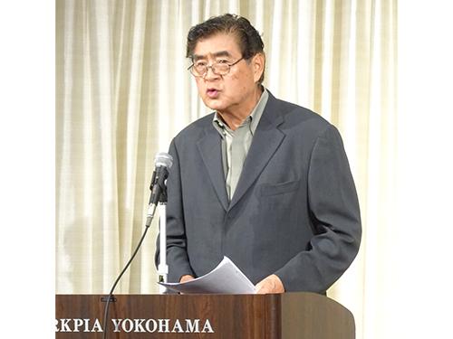 目標を掲げるベルーナの安野清社長